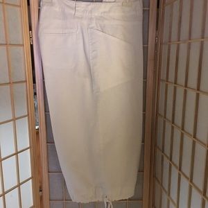 Jones wear jeans- linen wt/ drawstring capri’s.🐣